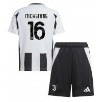 Maglie da calcio Juventus Weston McKennie #16 Prima Maglia Bambino 2024-25 Manica Corta (+ Pantaloni corti)